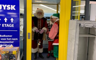 de kerstman bezoekt de baanderij
